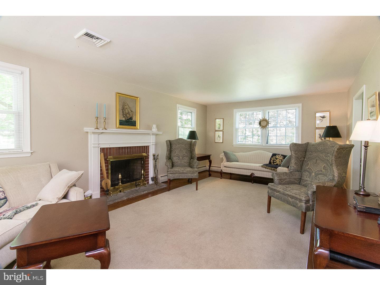 733 Alene Road Ambler, PA 19002 - Photo 3 of 25 Living Room