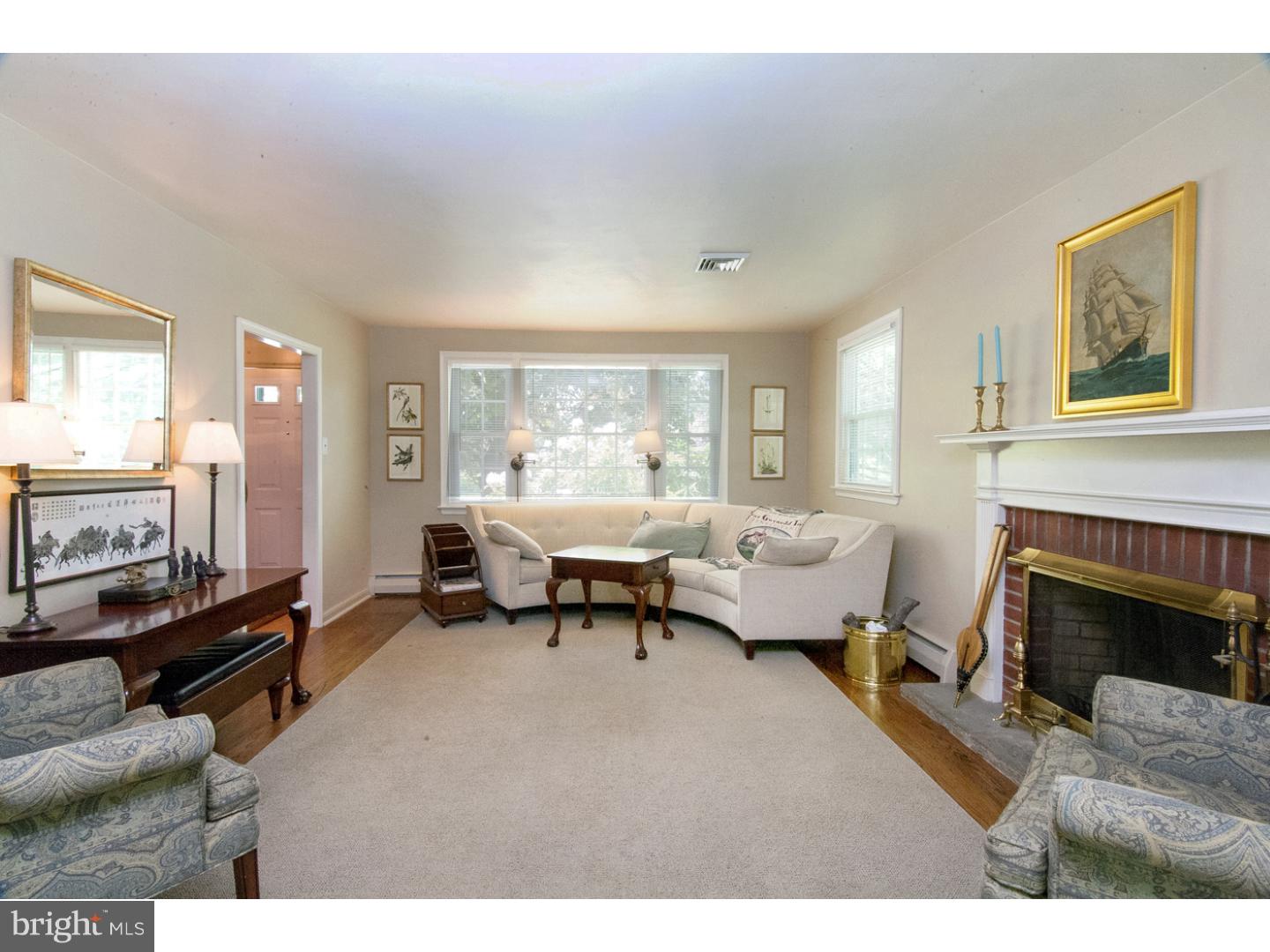 733 Alene Road Ambler, PA 19002 - Photo 4 of 25 Living Room