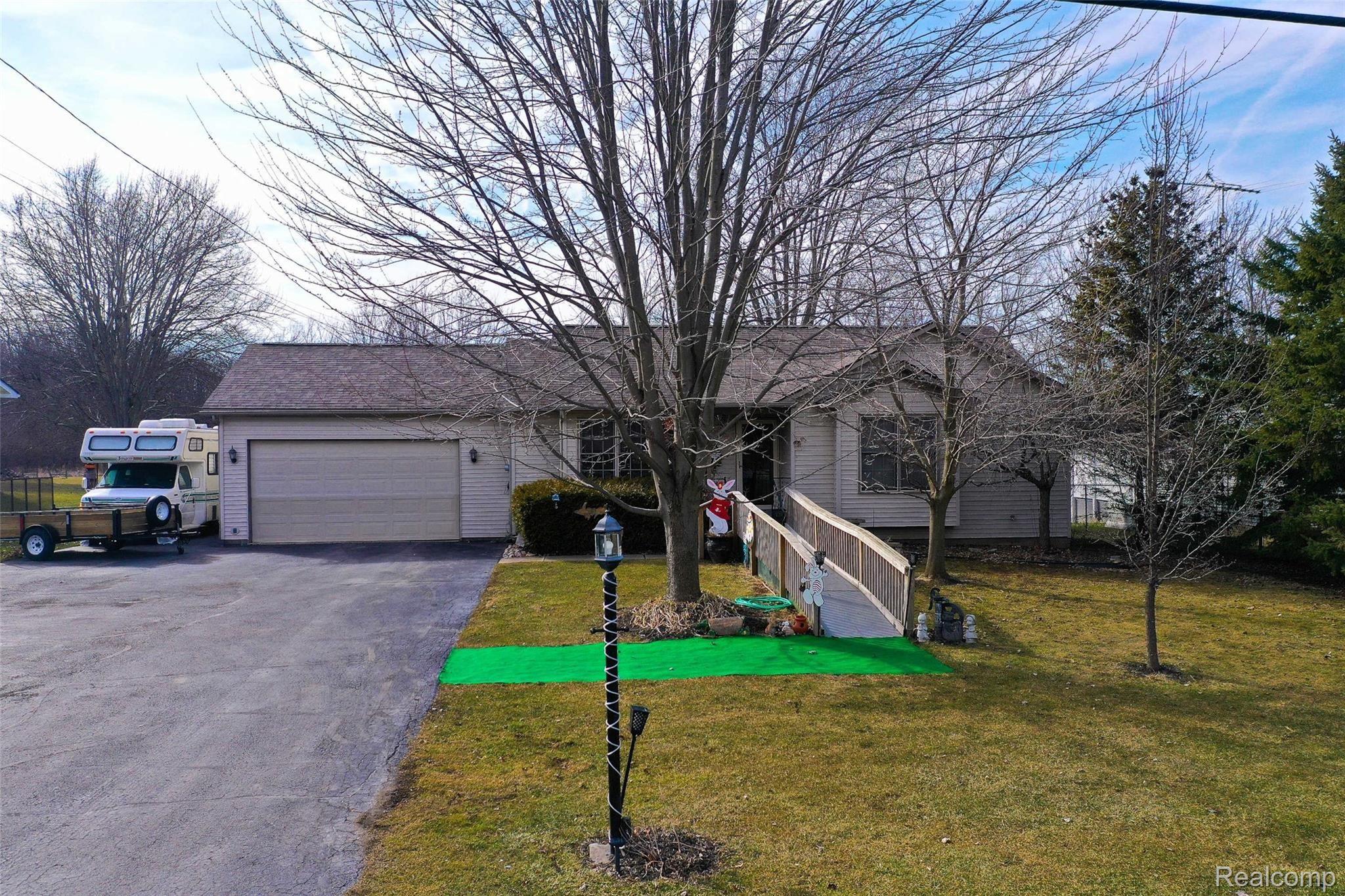 3198 South Irish Road Davison, MI 48423 - Photo 38 of 42 3198-S-Irish-Road-outside 3.jpg