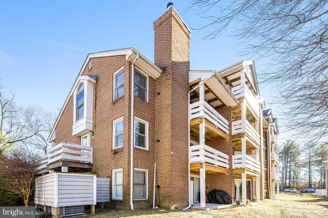 $314,990 | 7598 Lakeside Village Drive, Unit L, Falls Church, VA 22042