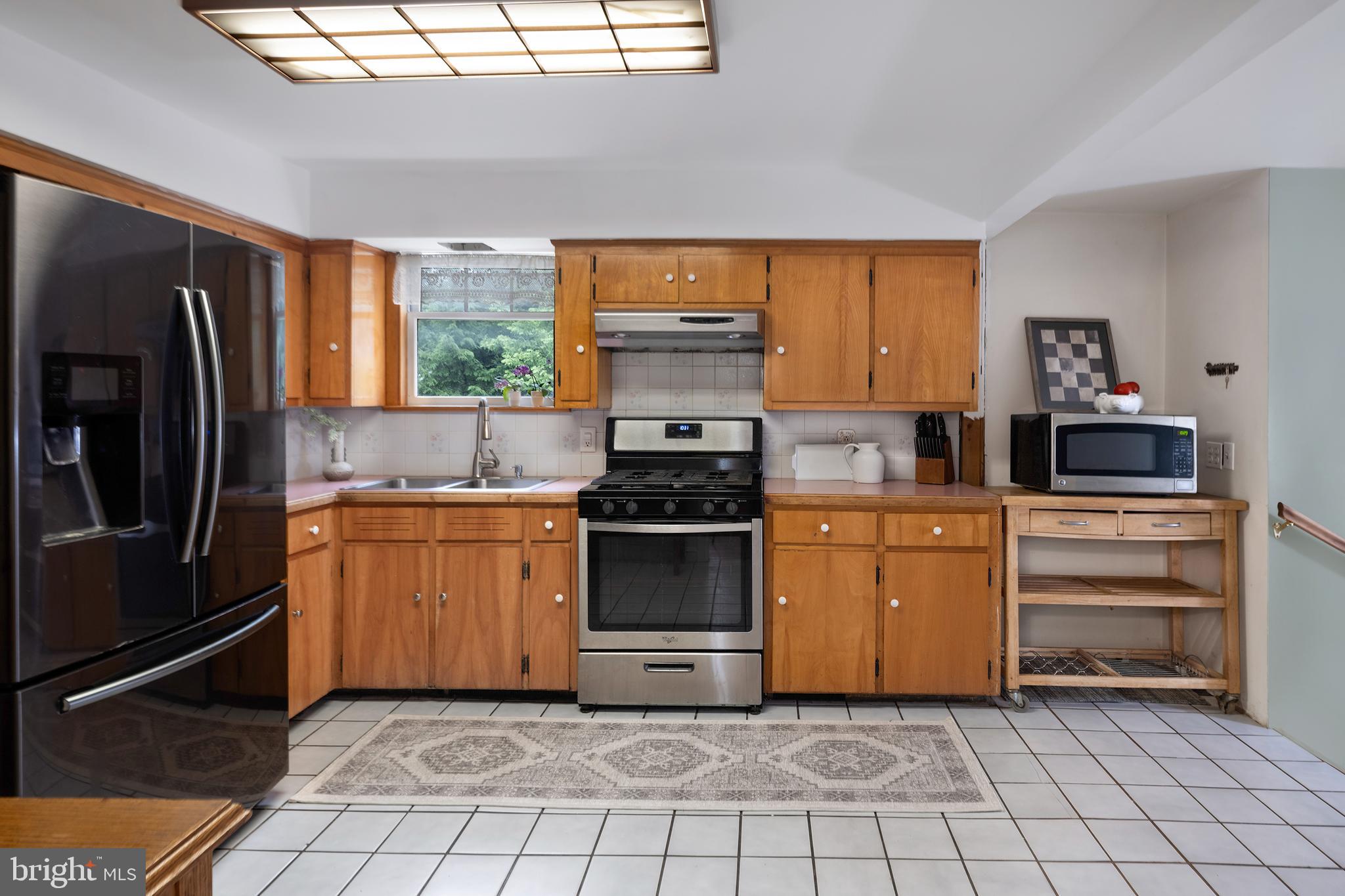 407 Reading Street Pennington, NJ 08534 - Photo 8 of 27