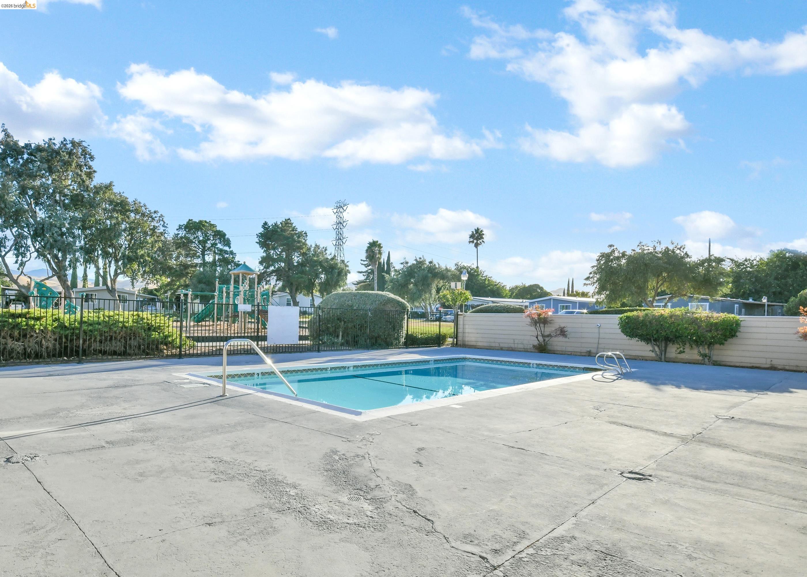 14 Del Rio Pittsburg, CA 94565 - Photo 22 of 25 Community pool