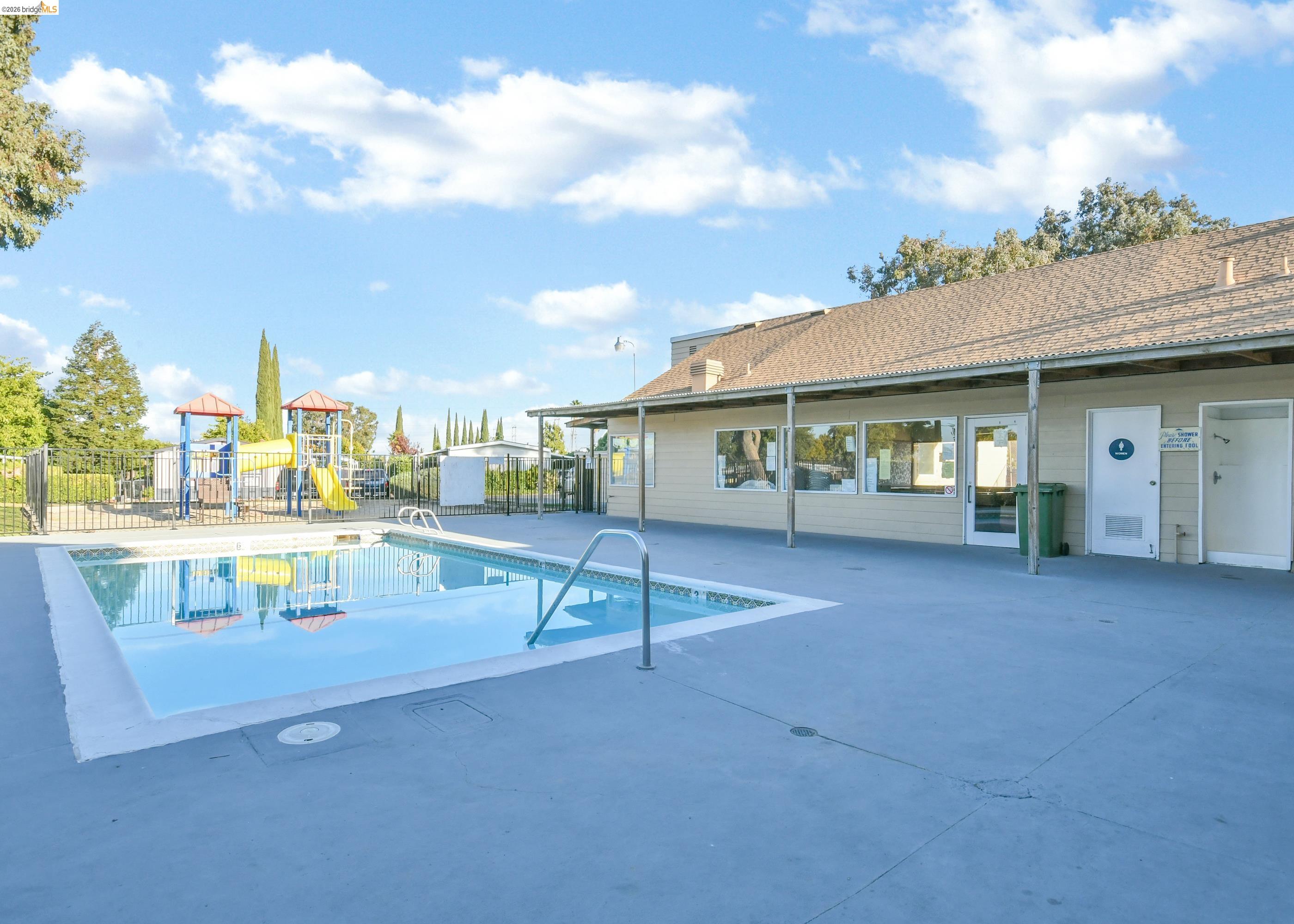 14 Del Rio Pittsburg, CA 94565 - Photo 23 of 25