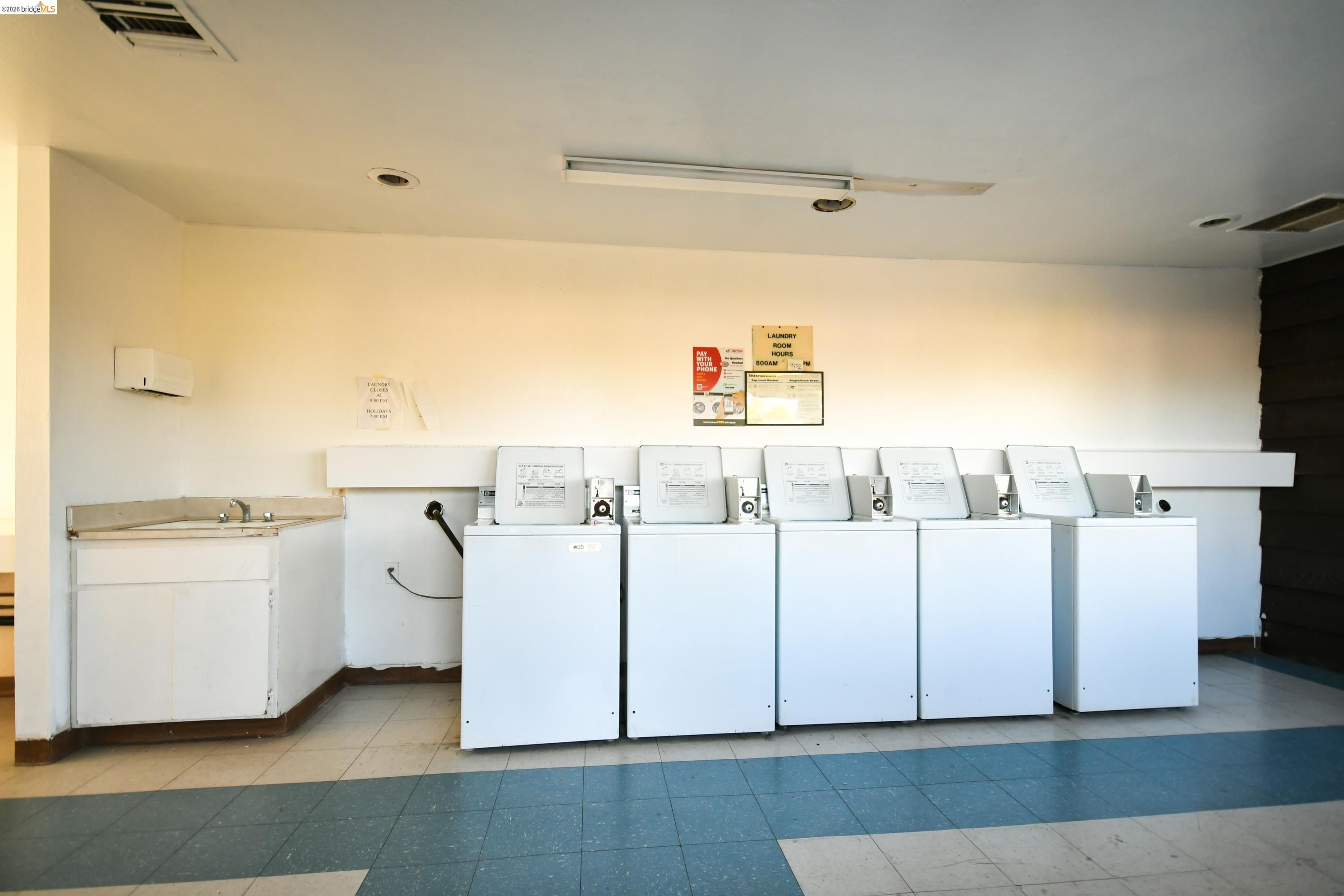 14 Del Rio Pittsburg, CA 94565 - Photo 24 of 25 View of Community laundry area