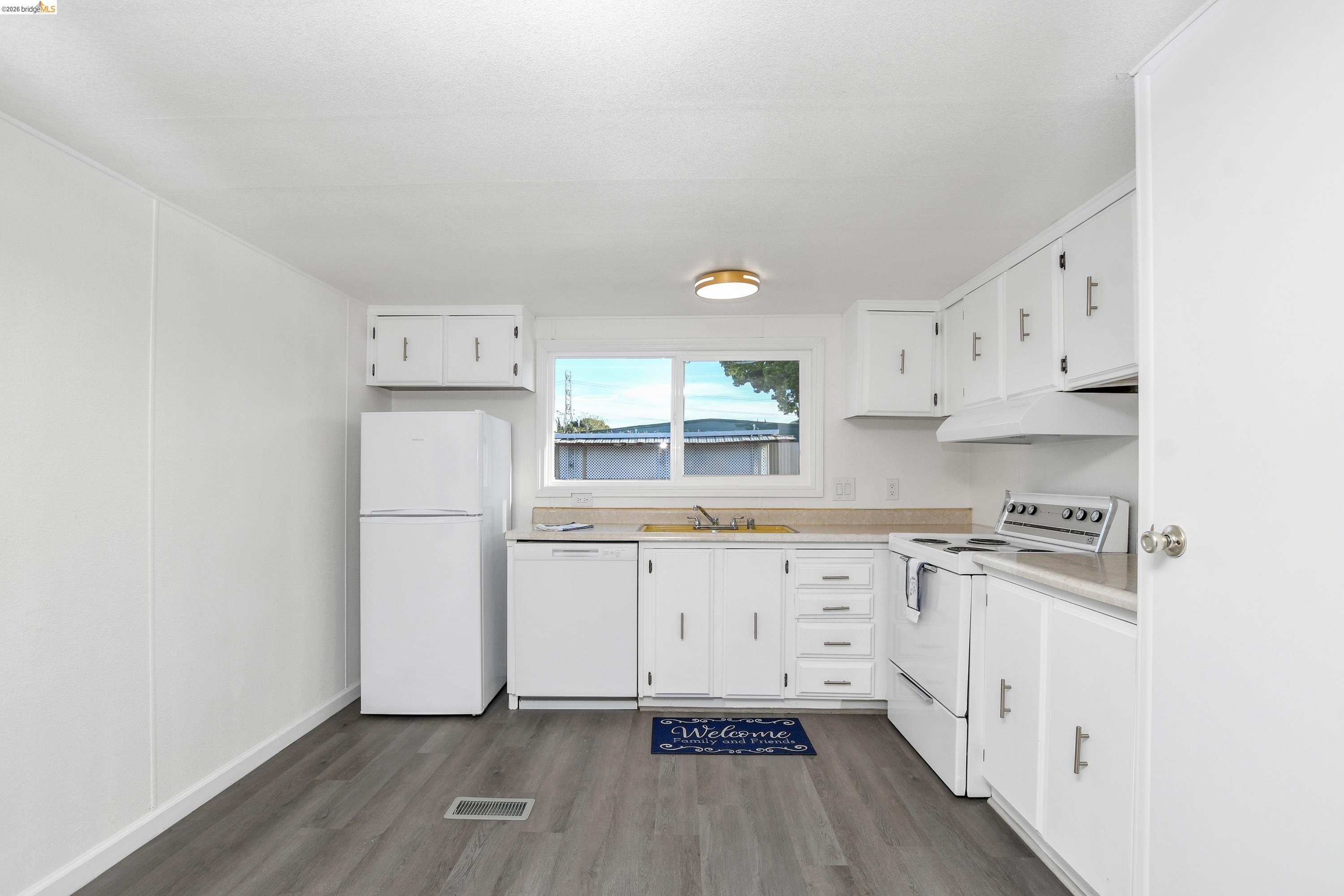 14 Del Rio Pittsburg, CA 94565 - Photo 6 of 25