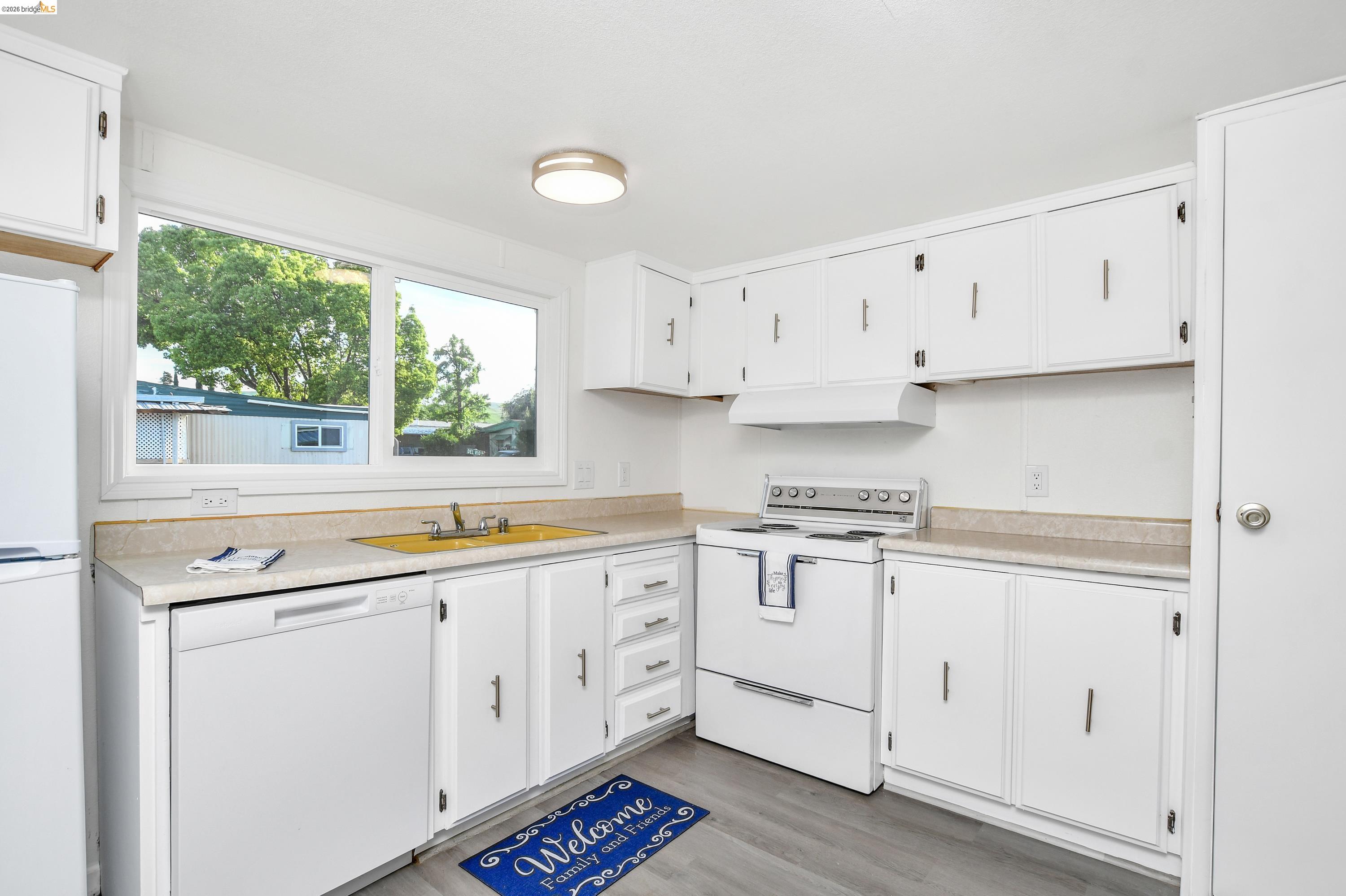 14 Del Rio Pittsburg, CA 94565 - Photo 7 of 25