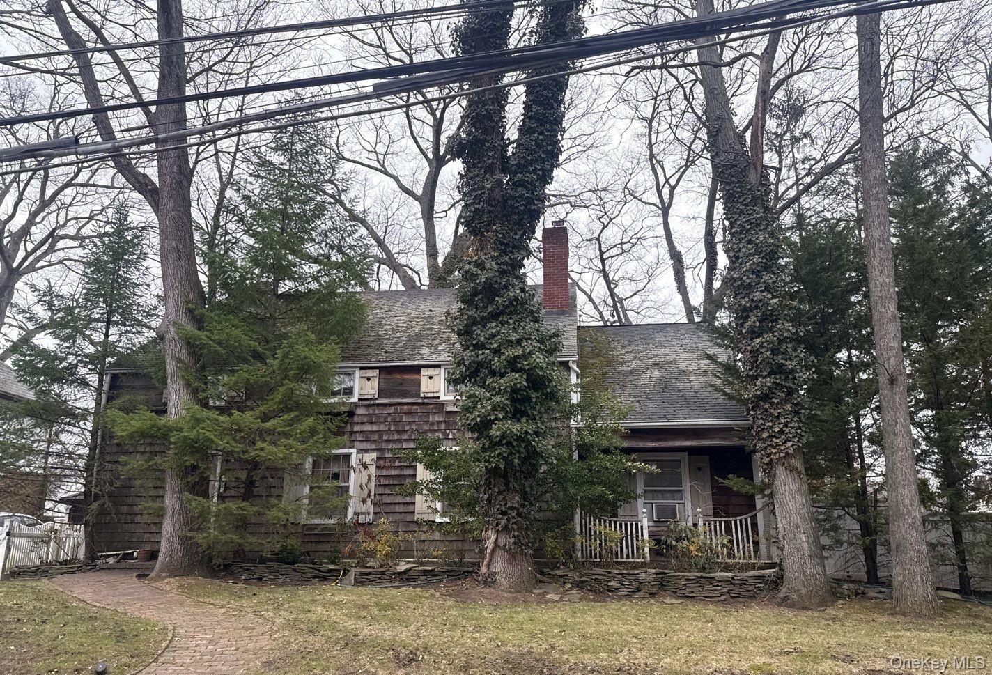 89 Linmouth Road Malverne, NY 11565 - Photo 2 of 3
