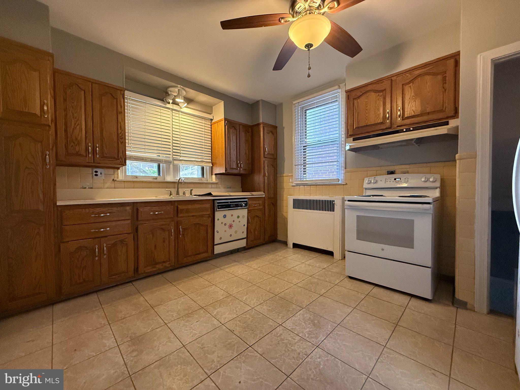 3148 Rawle Street Philadelphia, PA 19149 - Photo 7 of 33 Bright and inviting kitchen space.