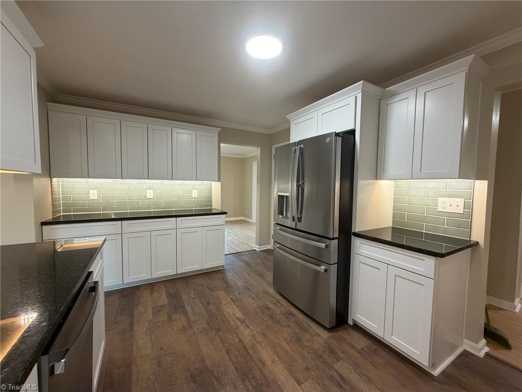 2701 Tudor Road Winston-Salem, NC 27106 - Photo 3 of 29 Kitchen
