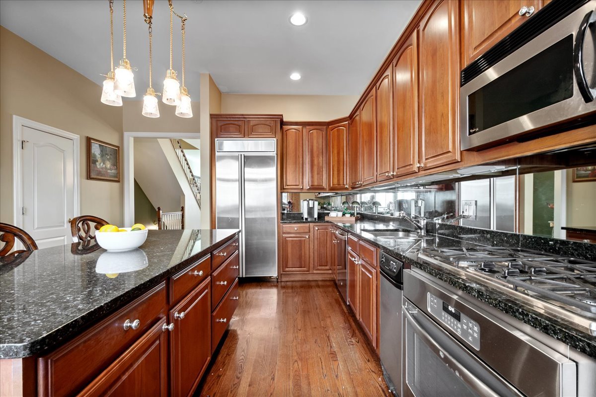 658 North Green Street Chicago, IL 60642 - Photo 16 of 38