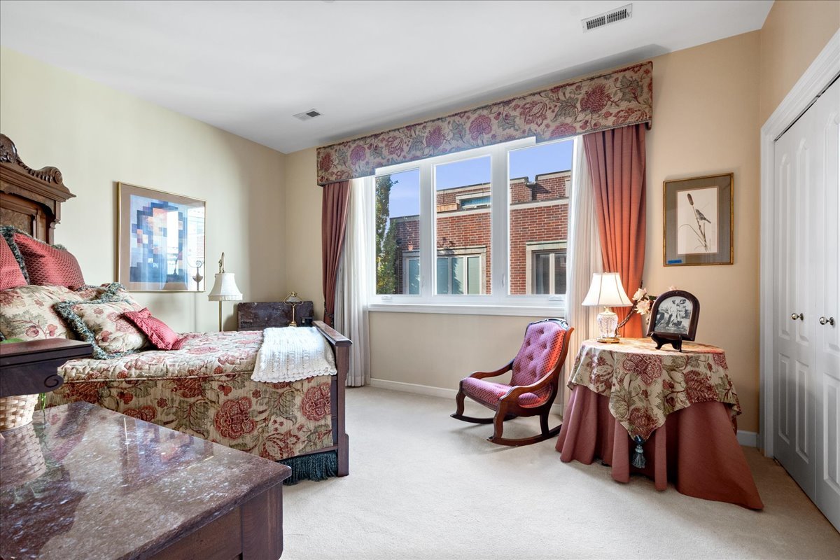 658 North Green Street Chicago, IL 60642 - Photo 25 of 38