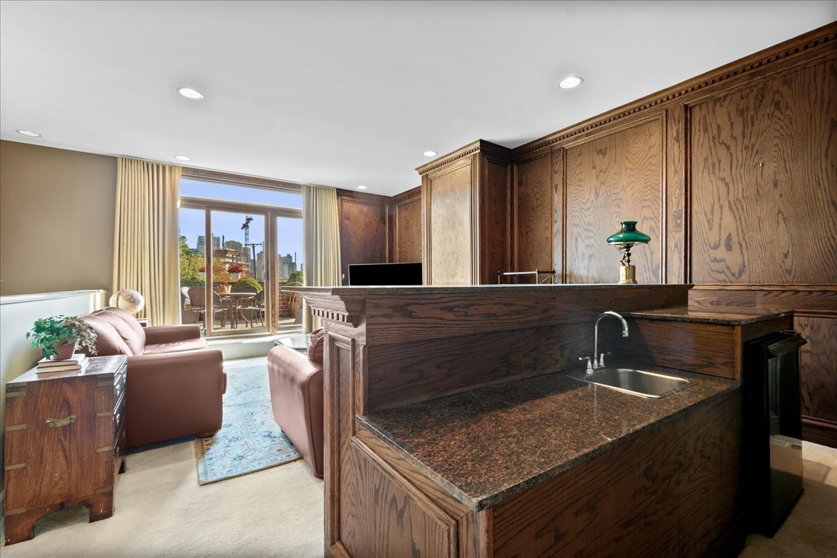 658 North Green Street Chicago, IL 60642 - Photo 28 of 38