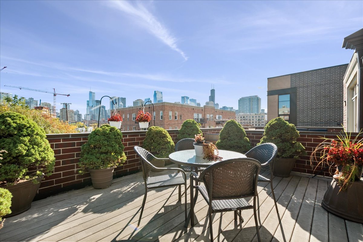 658 North Green Street Chicago, IL 60642 - Photo 33 of 38