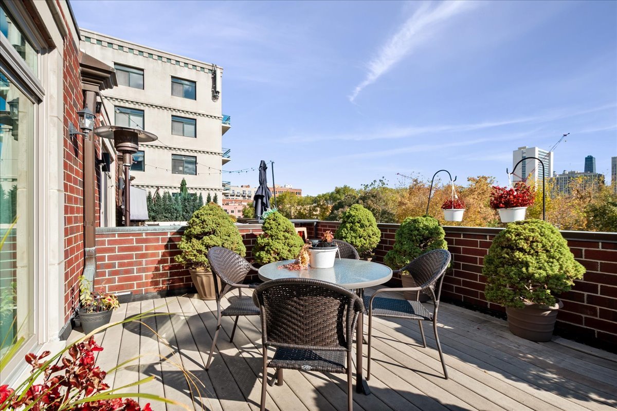 658 North Green Street Chicago, IL 60642 - Photo 34 of 38