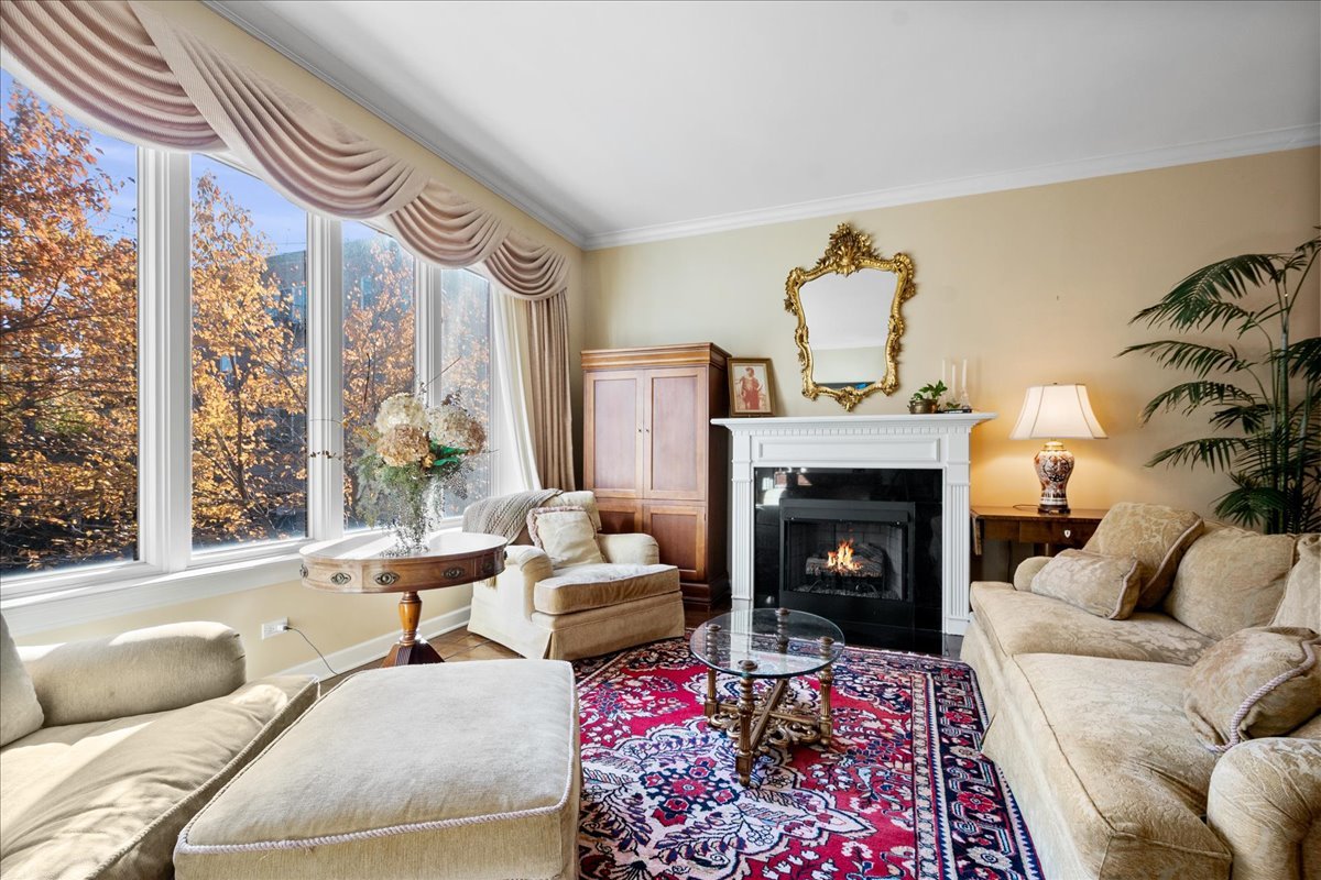 658 North Green Street Chicago, IL 60642 - Photo 8 of 38