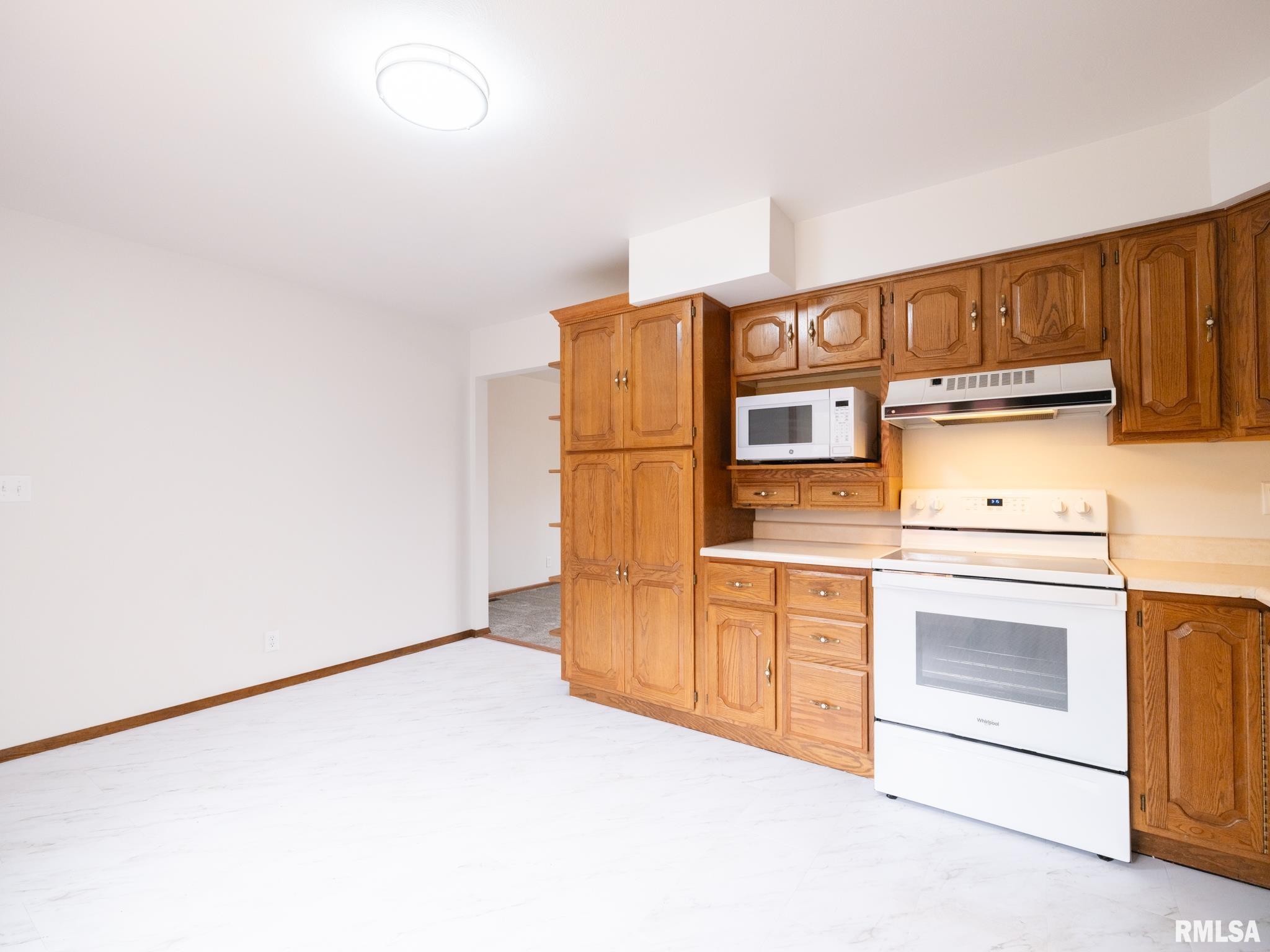232 Briargate Road Washington, IL 61571 - Photo 14 of 54 Gallery Image 14