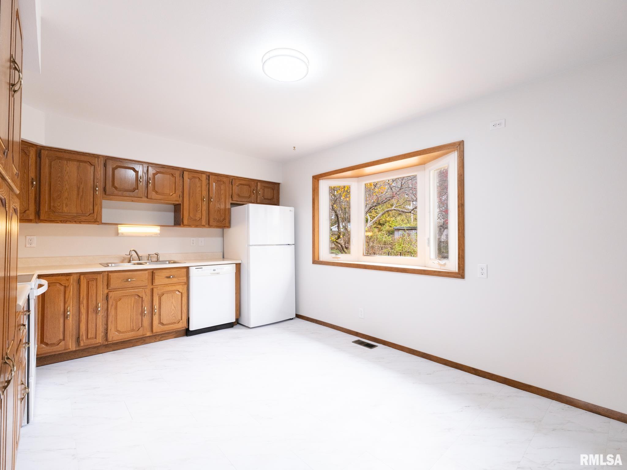 232 Briargate Road Washington, IL 61571 - Photo 10 of 54 Gallery Image 10