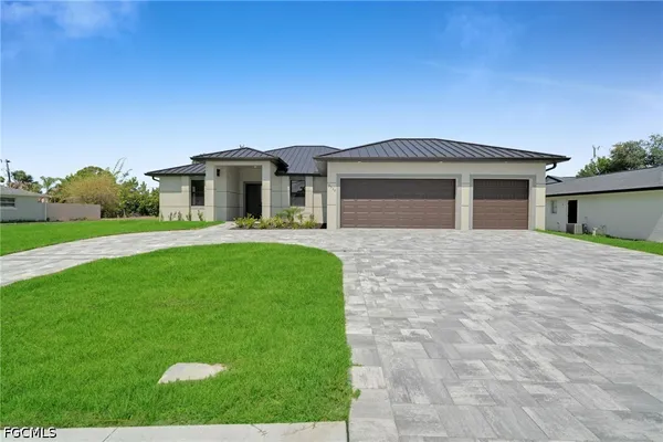 $619,500 | 3532 Country Club Boulevard, Cape Coral, FL 33904