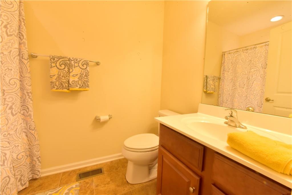 405 Maple Ridge Drive Canonsburg, PA 15317 - Photo 16 of 21 Upper Main Full Bathroom