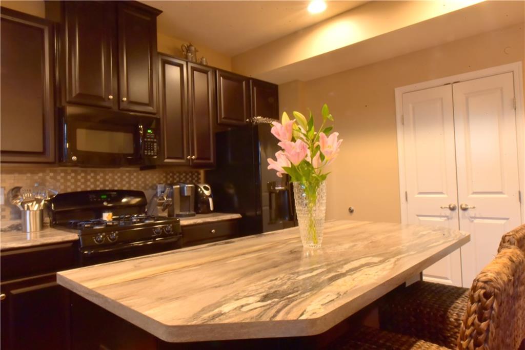 405 Maple Ridge Drive Canonsburg, PA 15317 - Photo 6 of 21 Check out those Counter Tops!!!