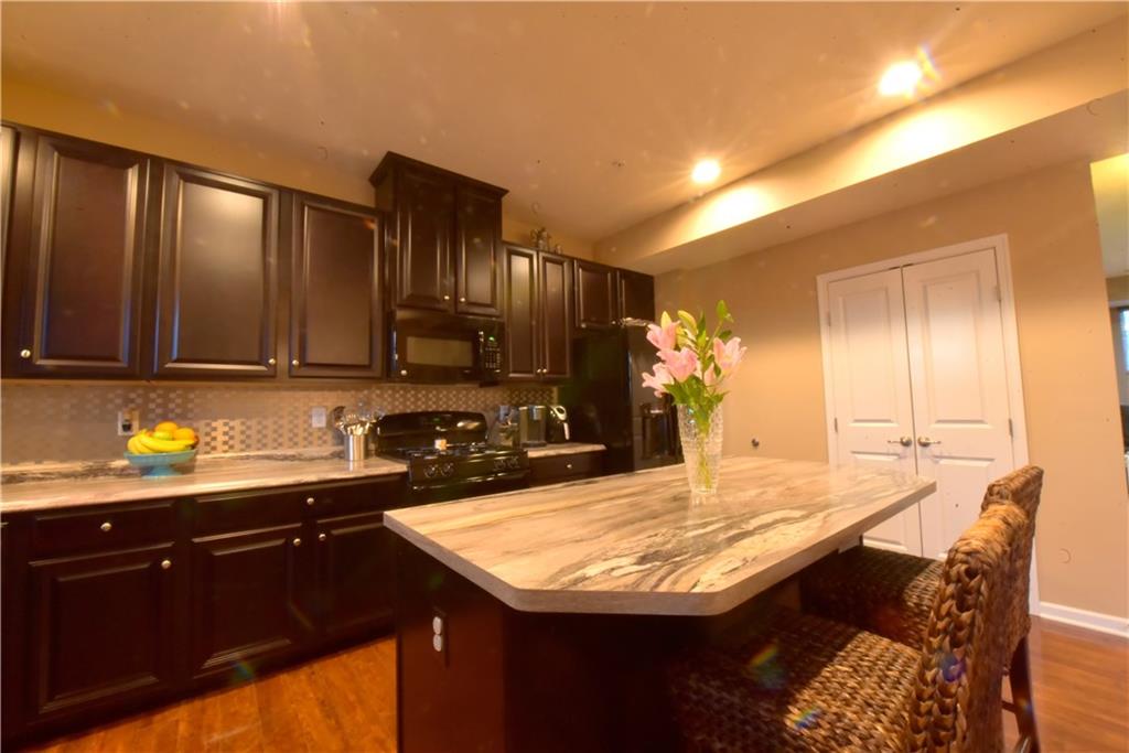 405 Maple Ridge Drive Canonsburg, PA 15317 - Photo 7 of 21 All Appliances stay only 7 years old..