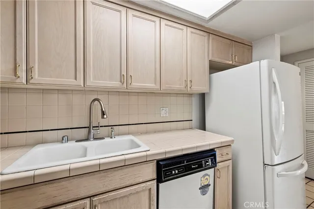 $699,000 | 435 East Valencia Avenue, Unit 201, Burbank, CA 91501