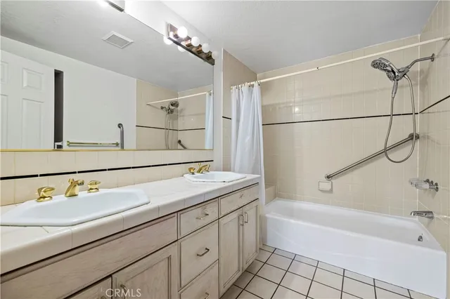 $699,000 | 435 East Valencia Avenue, Unit 201, Burbank, CA 91501