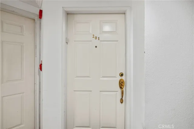 $699,000 | 435 East Valencia Avenue, Unit 201, Burbank, CA 91501