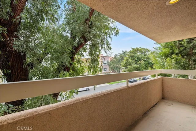 $699,000 | 435 East Valencia Avenue, Unit 201, Burbank, CA 91501