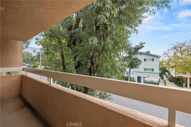$699,000 | 435 East Valencia Avenue, Unit 201, Burbank, CA 91501