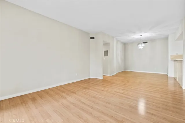 $699,000 | 435 East Valencia Avenue, Unit 201, Burbank, CA 91501