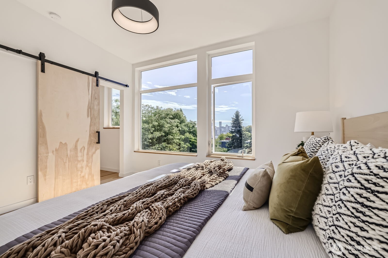 515 Howe Street, Unit C Seattle, WA 98109 - Photo 22 of 33 Gallery Image 22