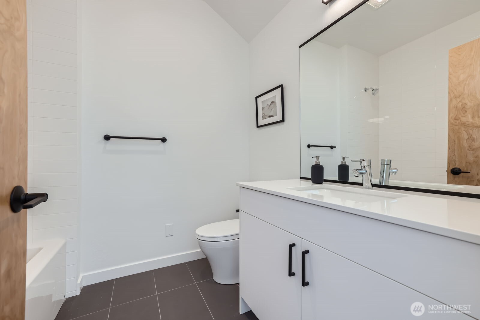 515 Howe Street, Unit C Seattle, WA 98109 - Photo 27 of 33 Gallery Image 27