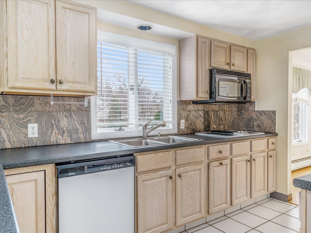 18 Phillips Road East Greenwich, RI 02818 - Photo 9 of 19 Kitchen