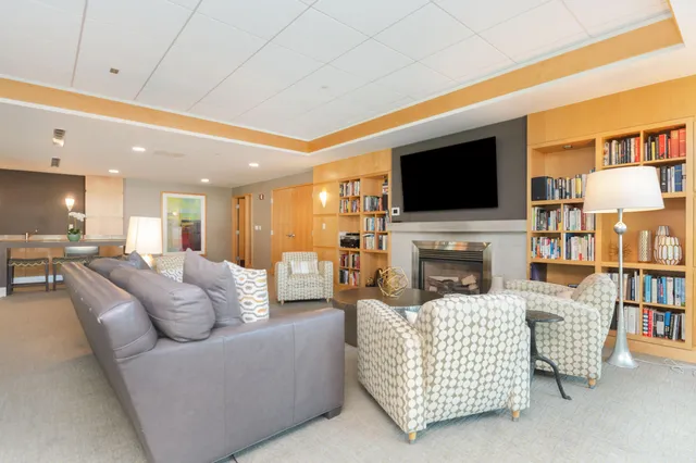 $484,900 | 1522 North Prospect Avenue, Unit 301, Milwaukee, WI 53202