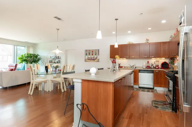 $484,900 | 1522 North Prospect Avenue, Unit 301, Milwaukee, WI 53202