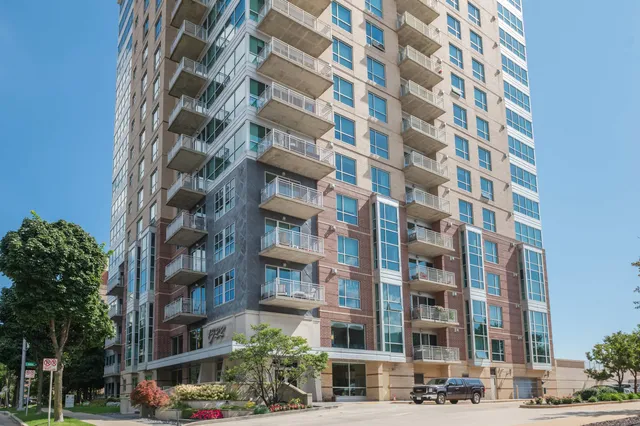 $484,900 | 1522 North Prospect Avenue, Unit 301, Milwaukee, WI 53202