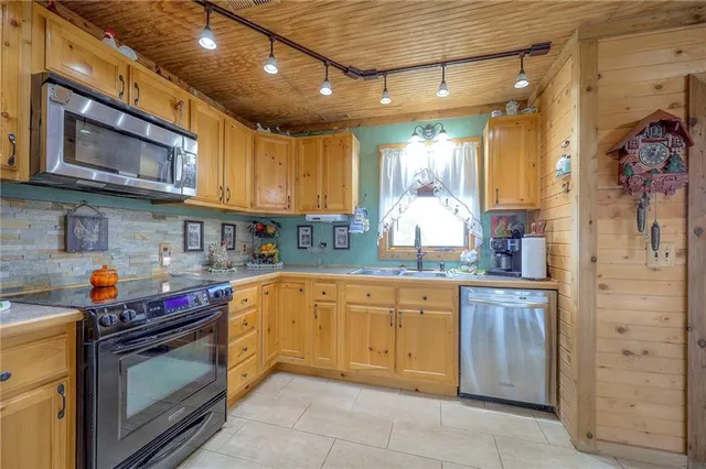 $725,000 | 6950 Northeast State Route, Butler, MO 64730