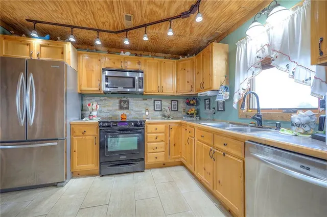 $725,000 | 6950 Northeast State Route, Butler, MO 64730