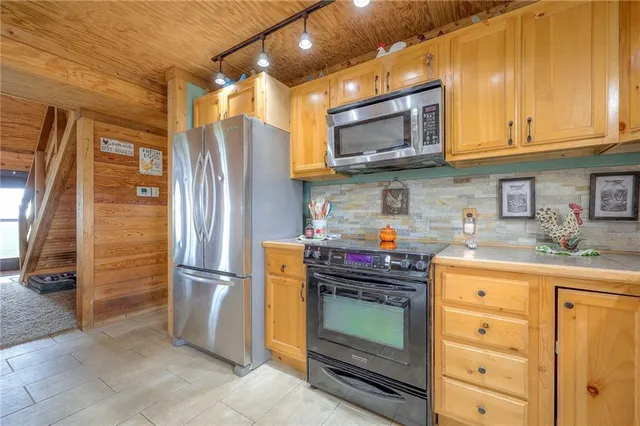 $725,000 | 6950 Northeast State Route, Butler, MO 64730