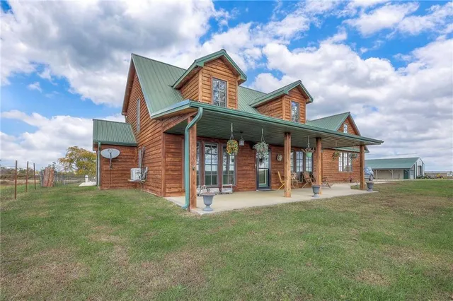 $725,000 | 6950 Northeast State Route, Butler, MO 64730