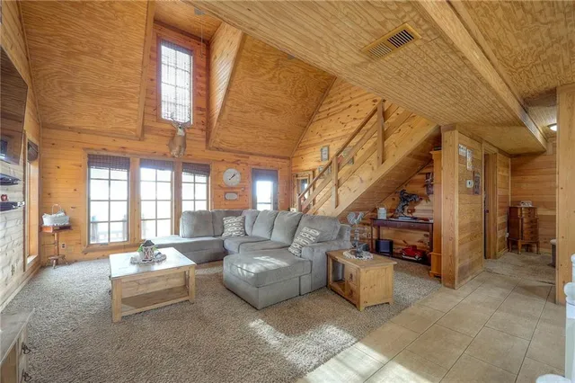 $725,000 | 6950 Northeast State Route, Butler, MO 64730