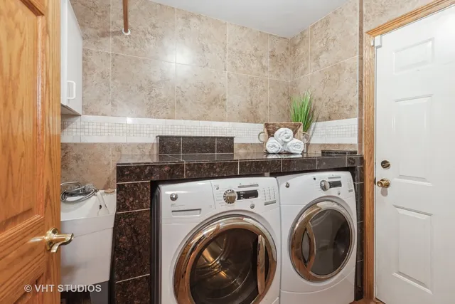 $644,999 | 2578 Crestview Drive, Aurora, IL 60502