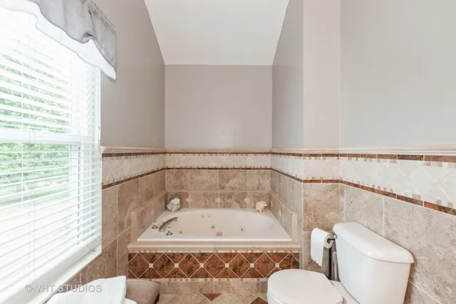 $644,999 | 2578 Crestview Drive, Aurora, IL 60502