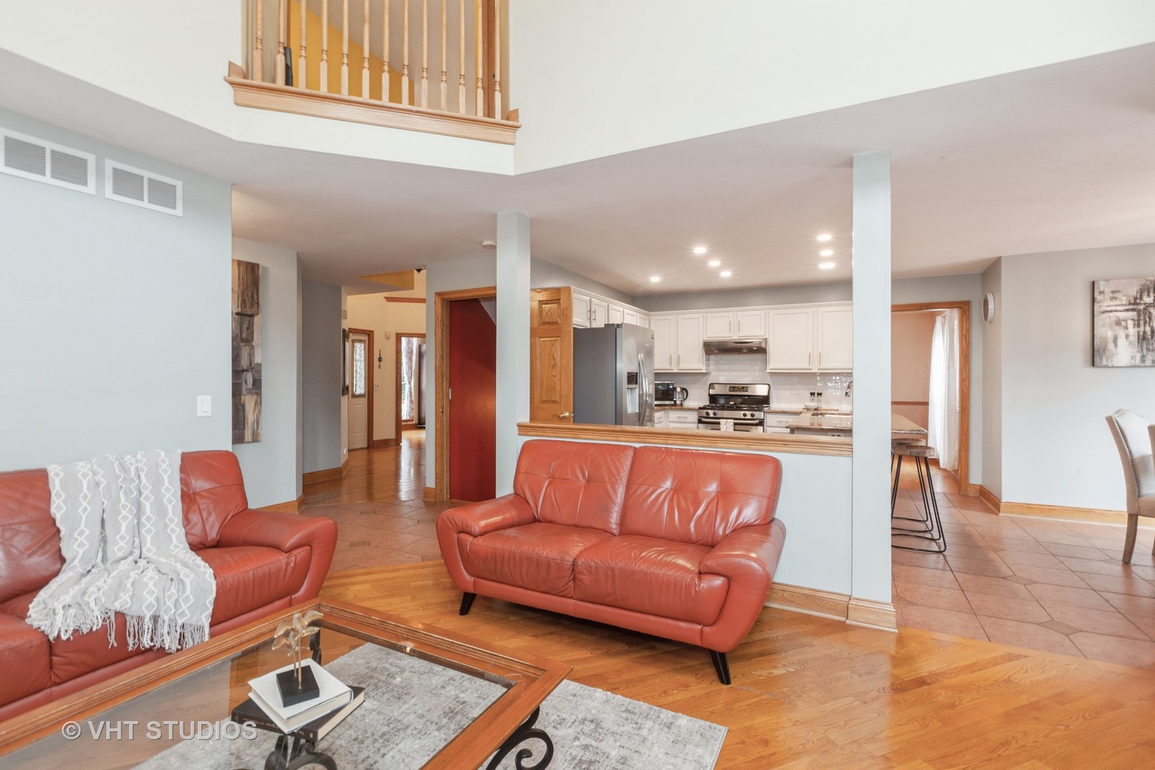 2578 Crestview Drive Aurora, IL 60502 - Photo 3 of 43 a living room with furniture and kitchen view
