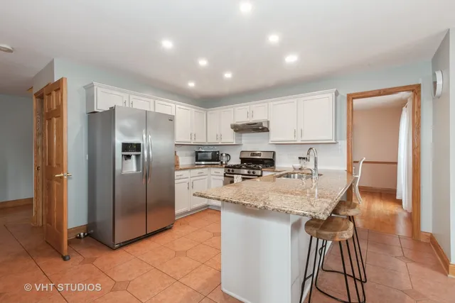 $644,999 | 2578 Crestview Drive, Aurora, IL 60502