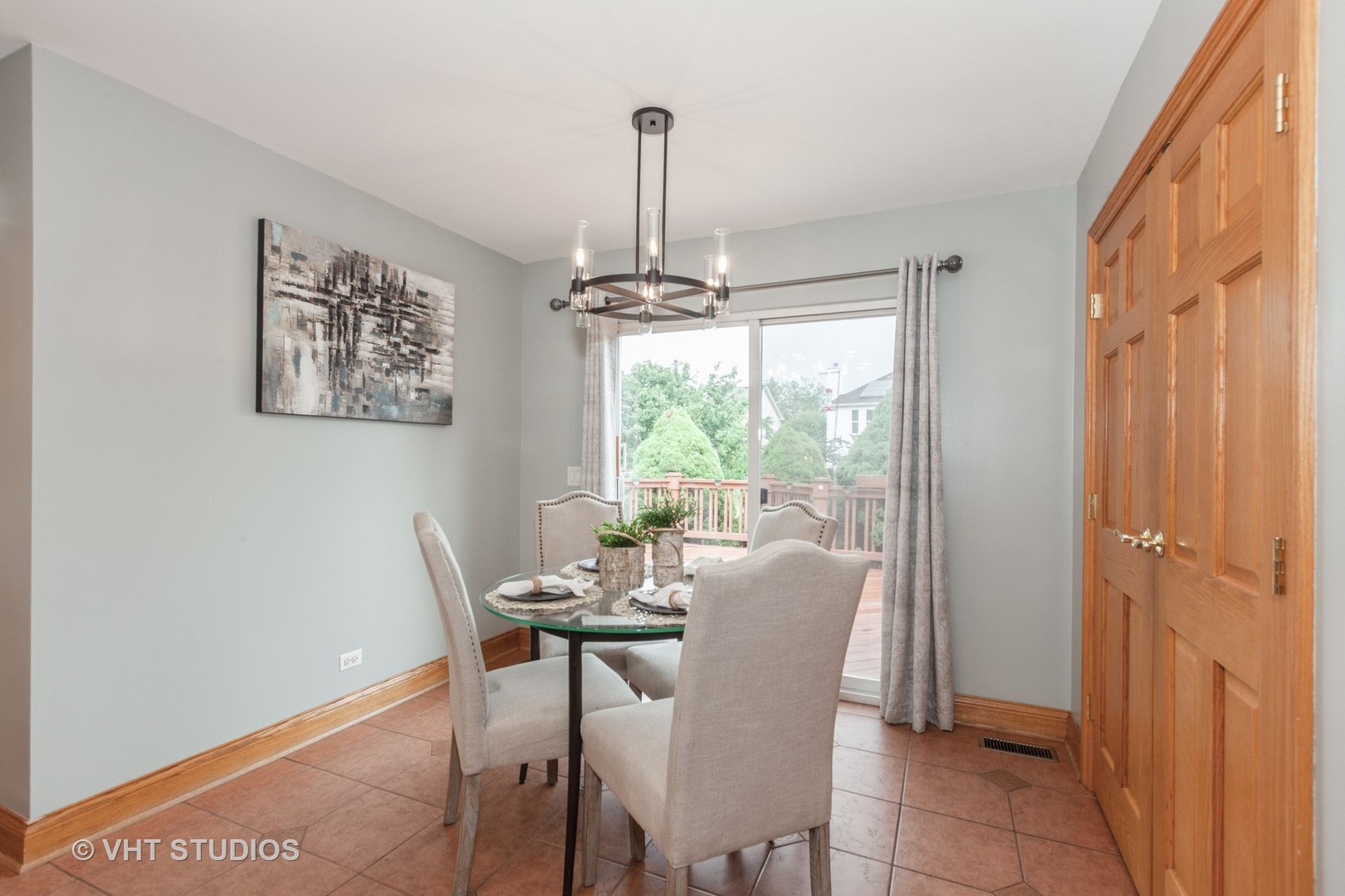 2578 Crestview Drive Aurora, IL 60502 - Photo 6 of 43 a dining room with furniture and window