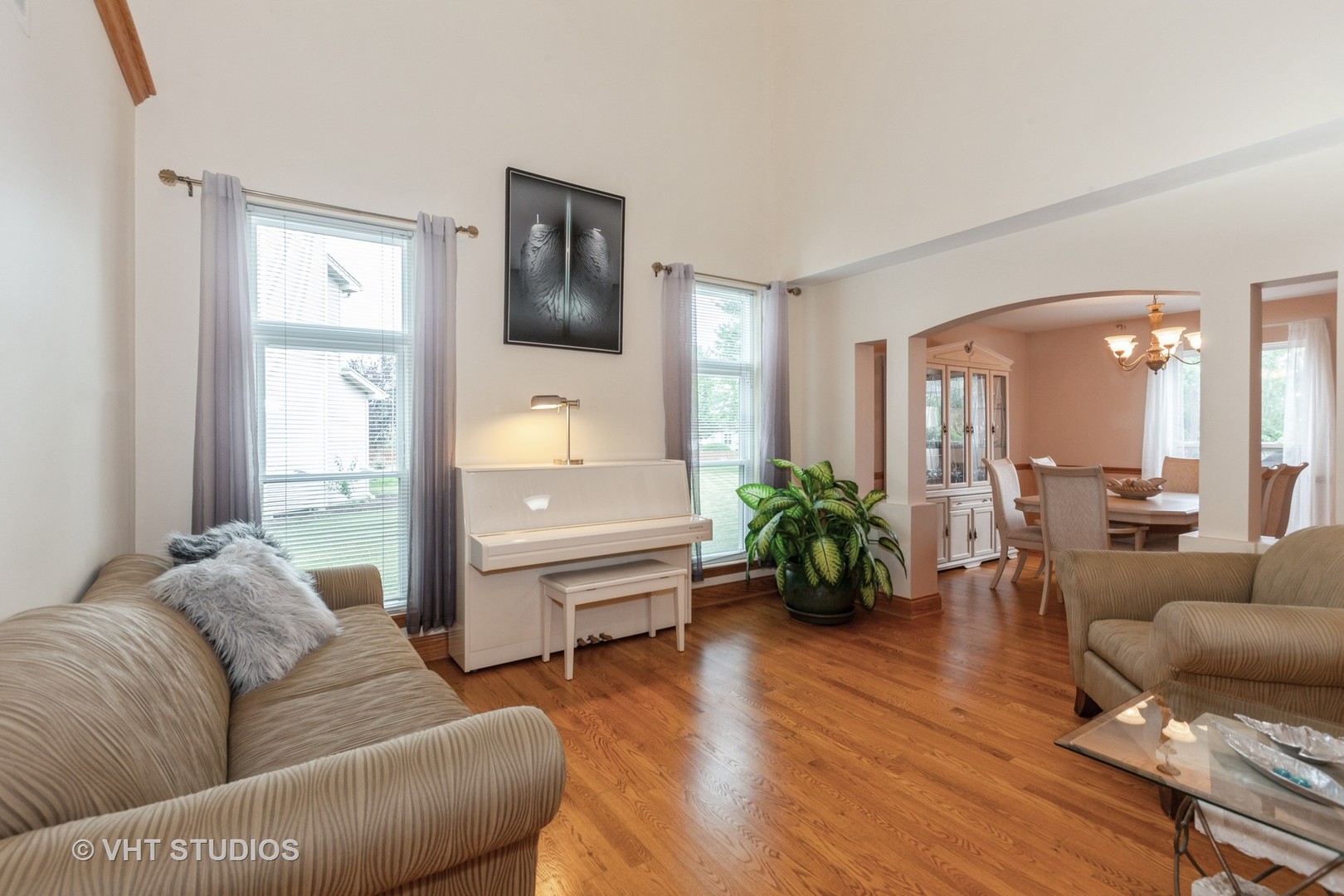 2578 Crestview Drive Aurora, IL 60502 - Photo 8 of 43 a living room with furniture potted plant and a large window