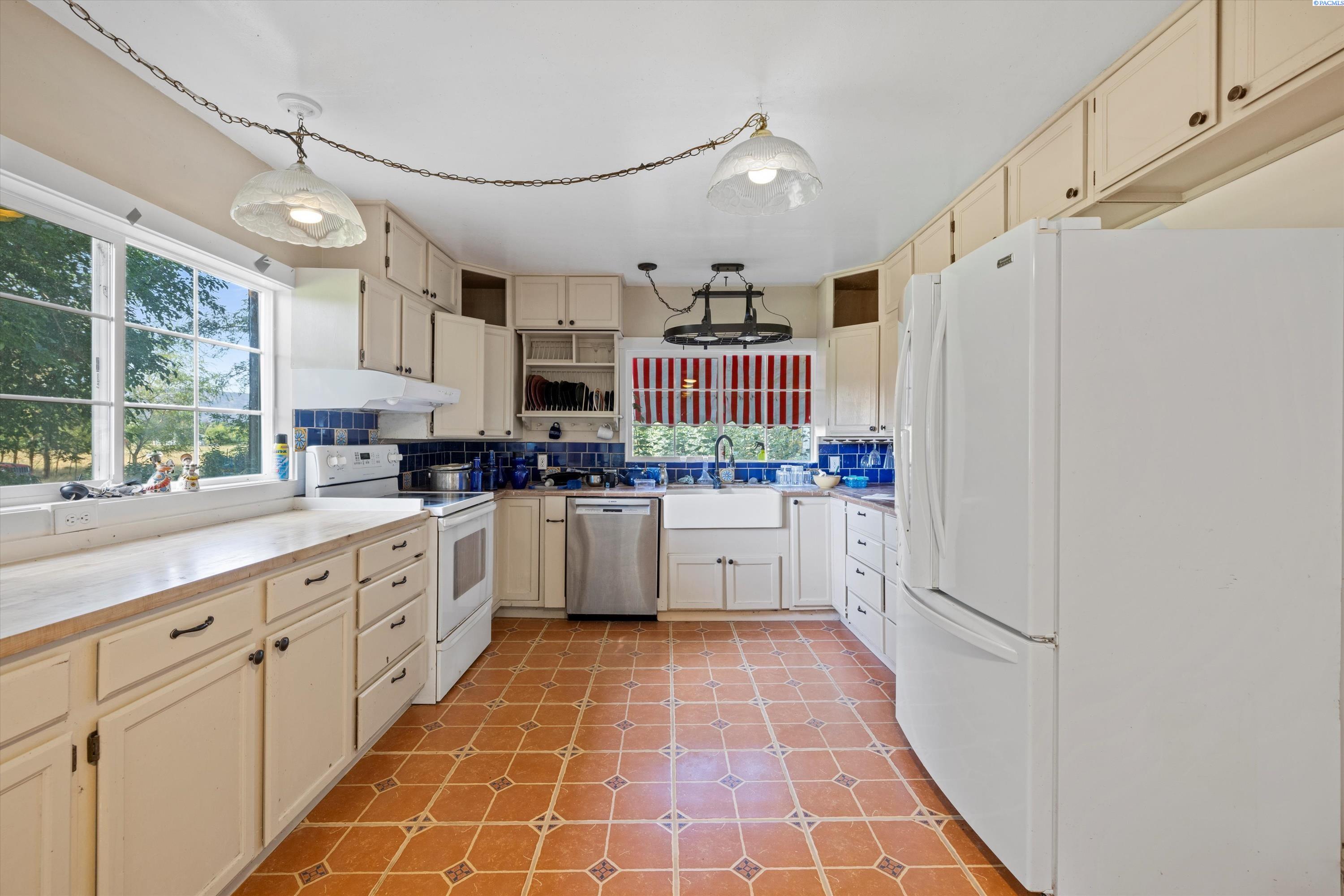 10412 East Pendleton Road Benton City, WA 99320 - Photo 13 of 45 Gallery Image 13
