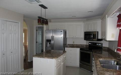 2742 Cheyenne Road Sebring, FL 33875 - Photo 3 of 17 Gallery Image 3